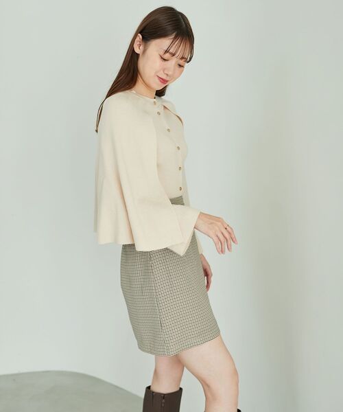 MAJESTIC LEGON(マジェスティックレゴン)の「ケープデザインレディニット(ニット/セーター・レディース・アイボリー/ブラック/ベージュ・MEDIUM)」の10枚目の写真