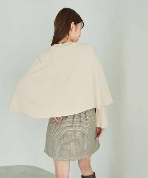 MAJESTIC LEGON(マジェスティックレゴン)の「ケープデザインレディニット(ニット/セーター・レディース・アイボリー/ブラック/ベージュ・MEDIUM)」の11枚目の写真