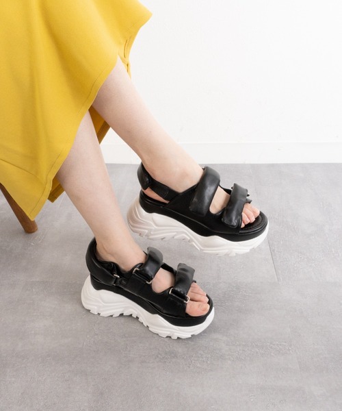 Fabby fabby(ファビィーファビィー)の「ボリューム2ベルト厚底スポーツサンダル(サンダル・レディース・ブラック/ベージュ/オフホワイト/ブラック×ブラック・SMALL/MEDIUM/LARGE)」の18枚目の写真