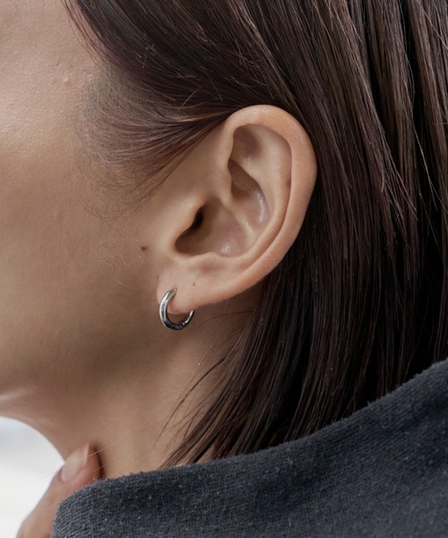 Auntie Rosa Holiday（アンティローザホリデー）の「ミニループピアス / 金属アレルギー対応 / ニッケルフリーメッキ（ピアス（両耳用）・レディース・ゴールド/シルバー・FREE）」の2枚目の写真