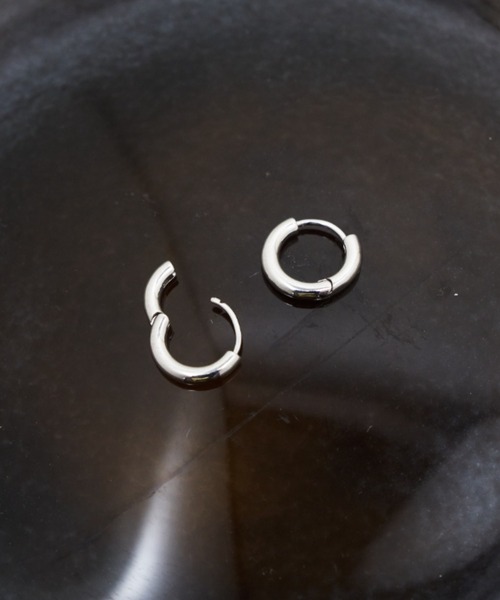 Auntie Rosa Holiday（アンティローザホリデー）の「ミニループピアス / 金属アレルギー対応 / ニッケルフリーメッキ（ピアス（両耳用）・レディース・ゴールド/シルバー・FREE）」の3枚目の写真