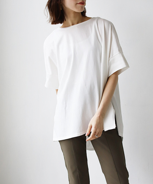 REAL CUBE（リアルキューブ）の「接触冷感サイドスリットオーバードルマンTシャツ（Tシャツ/カットソー・レディース・ブラック/オフホワイト/キャメル・FREE）」の2枚目の写真