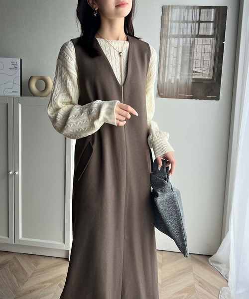 classicalelf（クラシカルエルフ）の「１枚でサマになる！上品リラクシーstyle。ポケット付 Vネック ワンピース(ロング丈)（ワンピース・レディース・モカ/ブラック/チャコールグレー/アイボリー/ベージュ/ネイビー・X-LARGE/MEDIUM/LARGE/SMALL）」の14枚目の写真