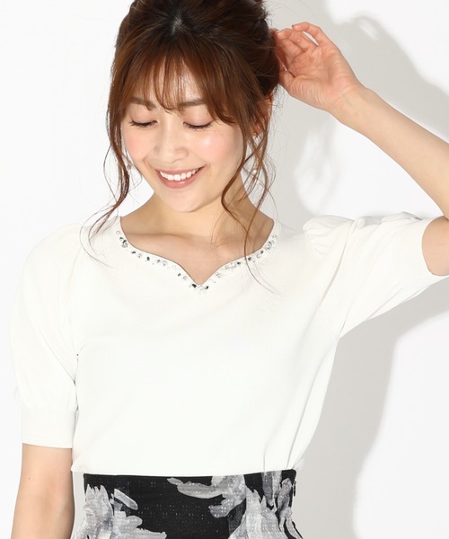 MISCH MASCH（ミッシュマッシュ）の「■2023春夏新作■フラワービジューパフ袖ニット/MM328302（ニット/セーター・レディース・ホワイト/ブラック/ベージュ/レッド/モカ/ワイン・M）」の2枚目の写真