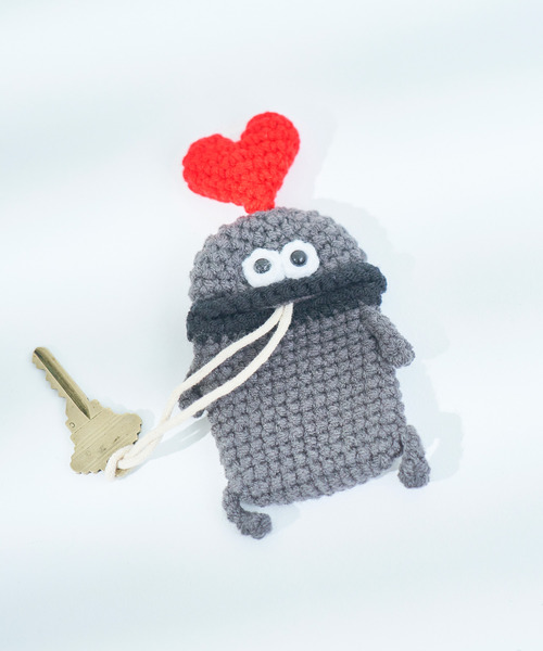 macaroni edge（マカロニエッジ）の「〈macaroni edge/マカロニエッジ〉毛糸のマスコット キーケース（キーケース/キーアクセサリー・レディース・ブルー系/オレンジ/ブルー/グリーン/ブラック/グリーン×オレンジ/ネイビー/グリーン×ピンク/チャコールグレー/パープル/ブラウン/オフホワイト/コバルトブルー/ホワイト/ブラック系/ブラック系2/ベビーピンク/ブルーグリーン/ピンク/ブラック系3・FREE）」の5枚目の写真