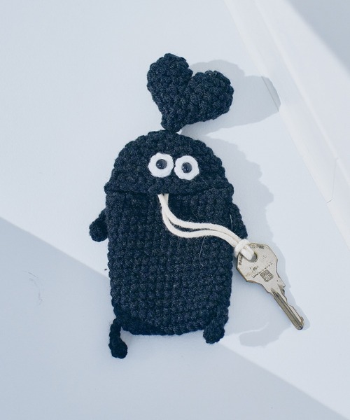macaroni edge（マカロニエッジ）の「〈macaroni edge/マカロニエッジ〉毛糸のマスコット キーケース（キーケース/キーアクセサリー・レディース・ブルー系/オレンジ/ブルー/グリーン/ブラック/グリーン×オレンジ/ネイビー/グリーン×ピンク/チャコールグレー/パープル/ブラウン/オフホワイト/コバルトブルー/ホワイト/ブラック系/ブラック系2/ベビーピンク/ブルーグリーン/ピンク/ブラック系3・FREE）」の6枚目の写真