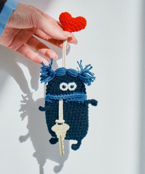 macaroni edge（マカロニエッジ）の「〈macaroni edge/マカロニエッジ〉毛糸のマスコット キーケース（キーケース/キーアクセサリー・レディース・ブルー系/オレンジ/ブルー/グリーン/ブラック/グリーン×オレンジ/ネイビー/グリーン×ピンク/チャコールグレー/パープル/ブラウン/オフホワイト/コバルトブルー/ホワイト/ブラック系/ブラック系2/ベビーピンク/ブルーグリーン/ピンク/ブラック系3・FREE）」の7枚目の写真