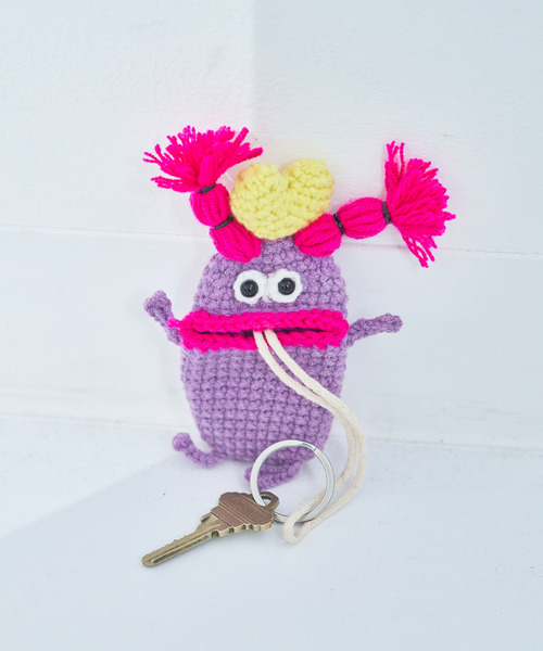 macaroni edge（マカロニエッジ）の「〈macaroni edge/マカロニエッジ〉毛糸のマスコット キーケース（キーケース/キーアクセサリー・レディース・ブルー系/オレンジ/ブルー/グリーン/ブラック/グリーン×オレンジ/ネイビー/グリーン×ピンク/チャコールグレー/パープル/ブラウン/オフホワイト/コバルトブルー/ホワイト/ブラック系/ブラック系2/ベビーピンク/ブルーグリーン/ピンク/ブラック系3・FREE）」の17枚目の写真