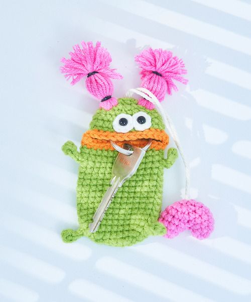 macaroni edge（マカロニエッジ）の「〈macaroni edge/マカロニエッジ〉毛糸のマスコット キーケース（キーケース/キーアクセサリー・レディース・ブルー系/オレンジ/ブルー/グリーン/ブラック/グリーン×オレンジ/ネイビー/グリーン×ピンク/チャコールグレー/パープル/ブラウン/オフホワイト/コバルトブルー/ホワイト/ブラック系/ブラック系2/ベビーピンク/ブルーグリーン/ピンク/ブラック系3・FREE）」の11枚目の写真