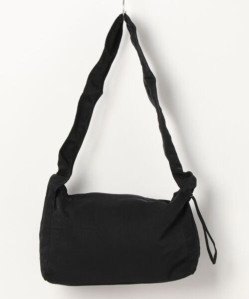 florist（フローリスト）の「【2WAYシルエット】【軽量】シャーリングデザインのワンハンドルバッグ/ショルダーバッグ（ハンドバッグ・レディース・グレイッシュベージュ/ブラック/オフホワイト/モカ・FREE）」の6枚目の写真