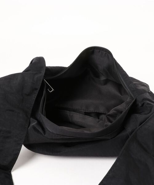 florist（フローリスト）の「【2WAYシルエット】【軽量】シャーリングデザインのワンハンドルバッグ/ショルダーバッグ（ハンドバッグ・レディース・グレイッシュベージュ/ブラック/オフホワイト/モカ・FREE）」の8枚目の写真