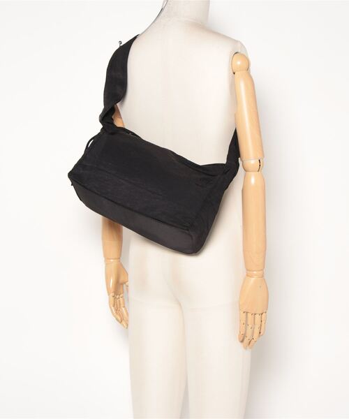 florist（フローリスト）の「【2WAYシルエット】【軽量】シャーリングデザインのワンハンドルバッグ/ショルダーバッグ（ハンドバッグ・レディース・グレイッシュベージュ/ブラック/オフホワイト/モカ・FREE）」の12枚目の写真