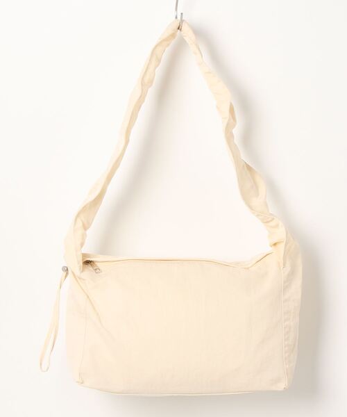 florist（フローリスト）の「【2WAYシルエット】【軽量】シャーリングデザインのワンハンドルバッグ/ショルダーバッグ（ハンドバッグ・レディース・グレイッシュベージュ/ブラック/オフホワイト/モカ・FREE）」の13枚目の写真