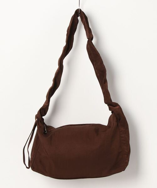 florist（フローリスト）の「【2WAYシルエット】【軽量】シャーリングデザインのワンハンドルバッグ/ショルダーバッグ（ハンドバッグ・レディース・グレイッシュベージュ/ブラック/オフホワイト/モカ・FREE）」の15枚目の写真