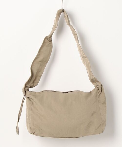 florist（フローリスト）の「【2WAYシルエット】【軽量】シャーリングデザインのワンハンドルバッグ/ショルダーバッグ（ハンドバッグ・レディース・グレイッシュベージュ/ブラック/オフホワイト/モカ・FREE）」の16枚目の写真