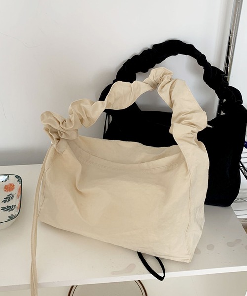 florist（フローリスト）の「【2WAYシルエット】【軽量】シャーリングデザインのワンハンドルバッグ/ショルダーバッグ（ハンドバッグ・レディース・グレイッシュベージュ/ブラック/オフホワイト/モカ・FREE）」の19枚目の写真