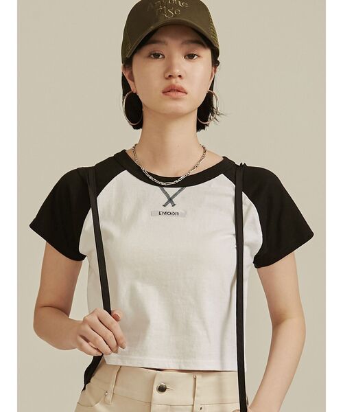 EMODA（エモダ）の「ラグランロゴTシャツ（Tシャツ/カットソー・レディース・レッド/パープル/ブラック・FREE）」の4枚目の写真