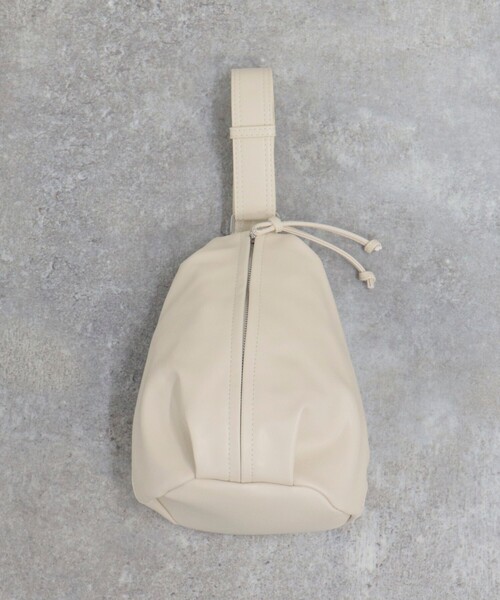 fredy emue（フレディエミュ）の「センタージップボディバッグ（ボディバッグ/ウエストポーチ・レディース・アイボリー/ブラック・FREE）」の12枚目の写真