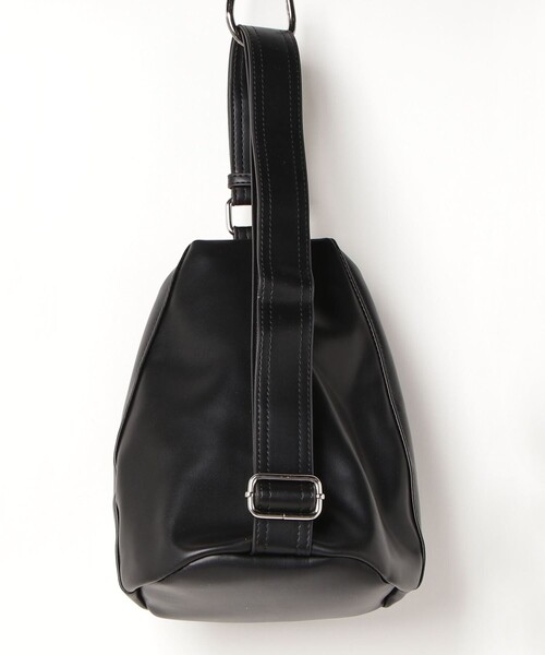 fredy emue（フレディエミュ）の「センタージップボディバッグ（ボディバッグ/ウエストポーチ・レディース・アイボリー/ブラック・FREE）」の13枚目の写真