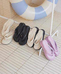厚底クッショントングサンダル