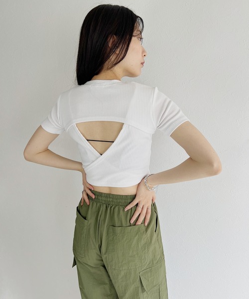 ISOOK(アイスー)の「【ZOZOTOWN限定】back open cropped tops / バックオープンクロップドトップス(Tシャツ/カットソー・レディース・ブラック/ホワイト・FREE)」の1枚目の写真