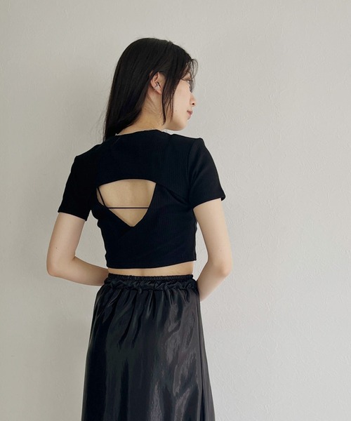 ISOOK(アイスー)の「【ZOZOTOWN限定】back open cropped tops / バックオープンクロップドトップス(Tシャツ/カットソー・レディース・ブラック/ホワイト・FREE)」の2枚目の写真