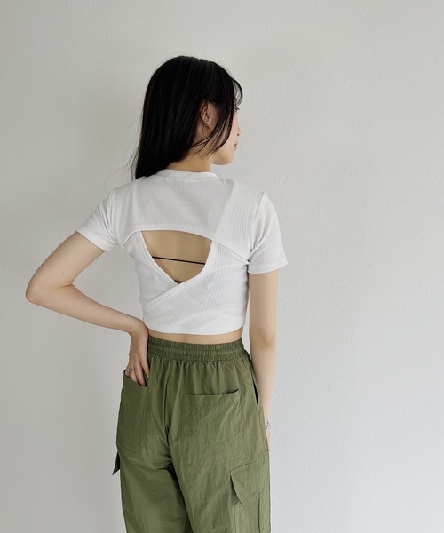 ISOOK(アイスー)の「【ZOZOTOWN限定】back open cropped tops / バックオープンクロップドトップス(Tシャツ/カットソー・レディース・ブラック/ホワイト・FREE)」の6枚目の写真