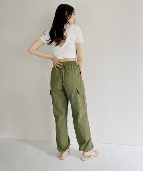 ISOOK(アイスー)の「【ZOZOTOWN限定】back open cropped tops / バックオープンクロップドトップス(Tシャツ/カットソー・レディース・ブラック/ホワイト・FREE)」の17枚目の写真