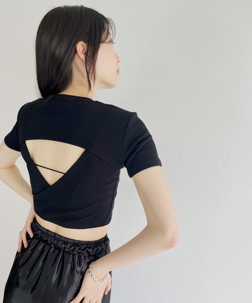 ISOOK(アイスー)の「【ZOZOTOWN限定】back open cropped tops / バックオープンクロップドトップス(Tシャツ/カットソー・レディース・ブラック/ホワイト・FREE)」の3枚目の写真
