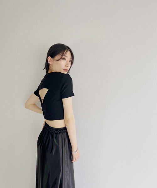 ISOOK(アイスー)の「【ZOZOTOWN限定】back open cropped tops / バックオープンクロップドトップス(Tシャツ/カットソー・レディース・ブラック/ホワイト・FREE)」の7枚目の写真