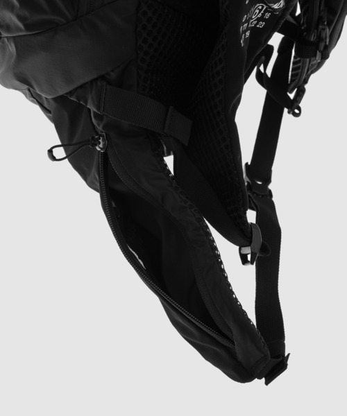 MM6 Maison Margiela（ｴﾑｴﾑｼｯｸｽ ﾒｿﾞﾝ ﾏﾙｼﾞｪﾗ）の「BACKPACK（バックパック/リュック・レディース・ブラウン系その他/ブラック/ブルー系その他・UNI）」の9枚目の写真