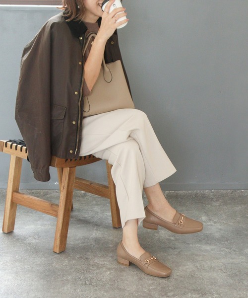 grandfleur（グランドフルール）の「3ｃｍヒール/スクエアトゥ ビット付きローファー パンプス（ローファー・レディース・グレイッシュベージュ/ブラック/キャメル・24.5cm/23.5cm/23.0cm/22.5cm/24.0cm）」の19枚目の写真