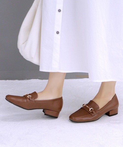 grandfleur（グランドフルール）の「3ｃｍヒール/スクエアトゥ ビット付きローファー パンプス（ローファー・レディース・グレイッシュベージュ/ブラック/キャメル・24.5cm/23.5cm/23.0cm/22.5cm/24.0cm）」の20枚目の写真