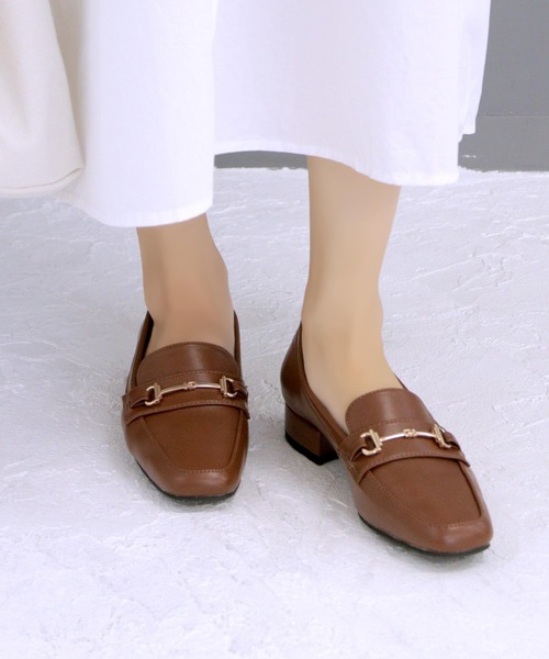 grandfleur（グランドフルール）の「3ｃｍヒール/スクエアトゥ ビット付きローファー パンプス（ローファー・レディース・グレイッシュベージュ/ブラック/キャメル・24.5cm/23.5cm/23.0cm/22.5cm/24.0cm）」の18枚目の写真