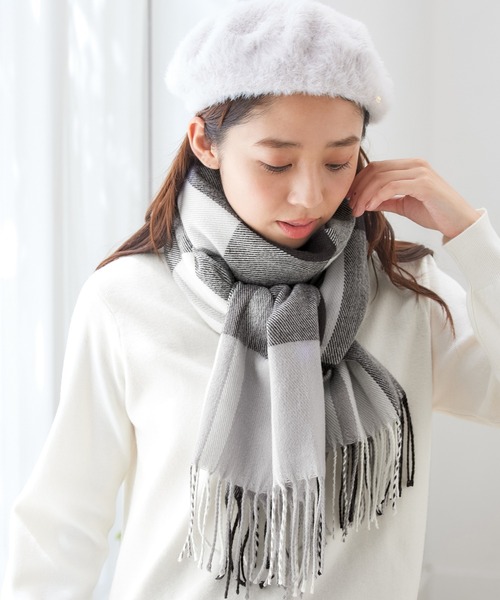 Honeys(ハニーズ)の「大きめチェック柄ストール(ストール/ショール・レディース・ホワイト系その他/ピンク系その他2/グレー系その他/ホワイト×ブルー/ピンク系その他/レッド系その他/ホワイト系その他2/ホワイト×ブラック・FREE)」の10枚目の写真