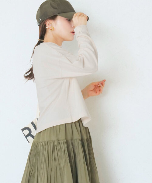 KOBE LETTUCE（コウベレタス）の「[ 田中亜希子さんコラボ ] 選べる2タイプ ソフトコットンロンT（Tシャツ/カットソー・レディース・ホワイト系その他/ホワイト系/チャコール/ホワイト×ブラック/グレー系/ホワイト系1/ベージュ系その他/ブラック/ブラック系/ベージュ系その他2/アイボリー系1/ブラック系1/ブラック系その他2/ホワイト系2/レッド系その他/レッド系その他2/ホワイト系3/ブラック系その他/アイボリー系・M2/1/M1/2/3/M3）」の16枚目の写真