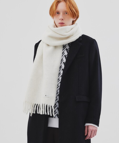 tk.TAKEO KIKUCHI（ティーケータケオキクチ）の「◆ソフト大判マフラーストール（マフラー・メンズ・ブラック/ベージュ/オフホワイト/ブラック系1/グレー系1・00）」の2枚目の写真