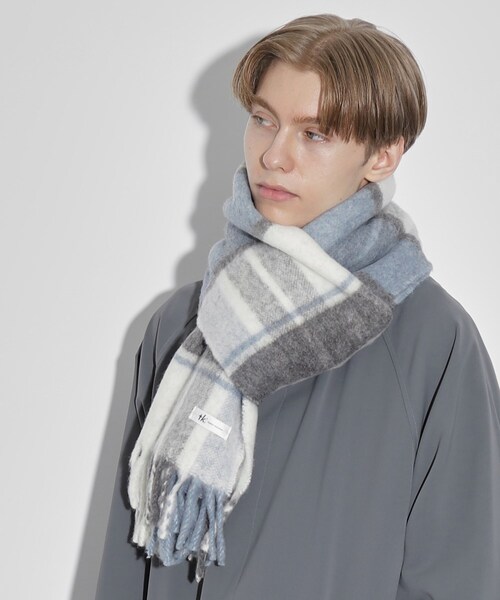 tk.TAKEO KIKUCHI（ティーケータケオキクチ）の「◆ソフト大判マフラーストール（マフラー・メンズ・ブラック/ベージュ/オフホワイト/ブラック系1/グレー系1・00）」の6枚目の写真