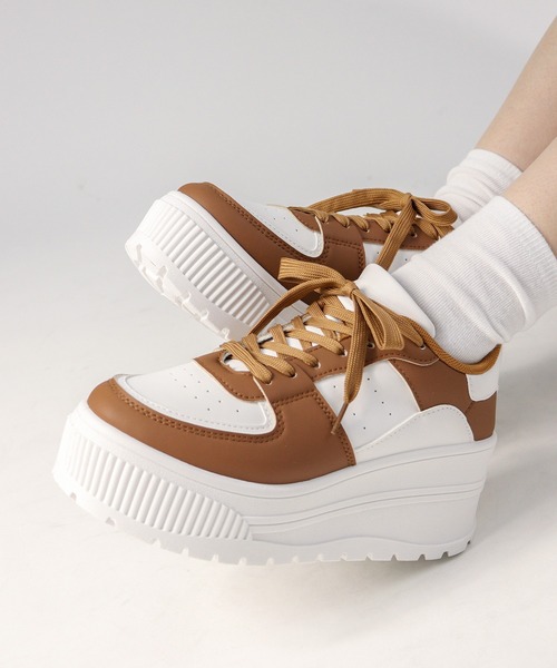 LOVEHUNTER(ラブハンター)の「LOVE HUNTER/ 厚底 ローカット コートスニーカー 7.5cmヒール ダッドスニーカー 韓国ファッション レディース (1650)(スニーカー・レディース・ホワイト×ホワイト/ブラック/ブラック×ブラック/ブラック×ホワイト/キャメル/シルバー/ピンク/ダークブラウン/ベージュ/グレー/ホワイト×グレー/ホワイト×ブラウン/ホワイト×グリーン/ホワイト×レッド/カーキ/ホワイト×ブラック/ブラック系その他/ホワイト×ブルー/ブラック×シルバー/ブラック×ゴールド/ホワイト×シルバー/ブルー系その他/オレンジ系その他/ネイビー/ブラウン/ホワイト×ピンク/イエロー系その他/ホワイト×パープル/ライトグレー/ミント/パープル/ライトピンク・36/37/38/39/40/41/42/43/44/35)」の11枚目の写真
