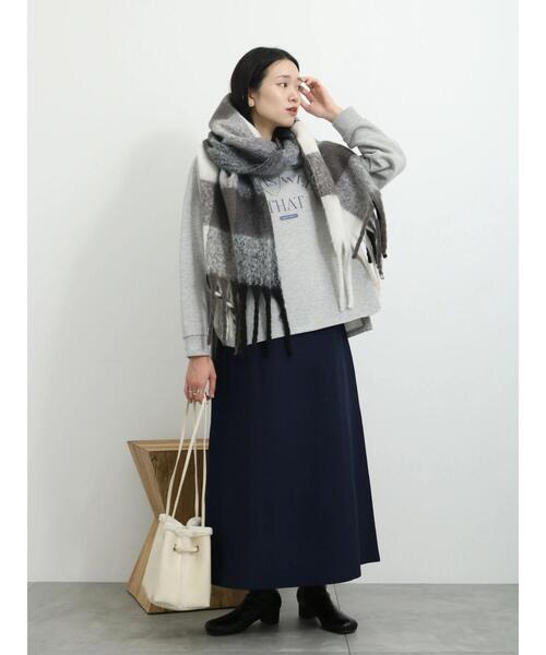 Samansa Mos2 blue（サマンサモスモスブルー）の「アソートフリンジボリュームマフラー（ストール/ショール・レディース・ブルー/チャコールグレー/サックスブルー/キナリ・F）」の11枚目の写真