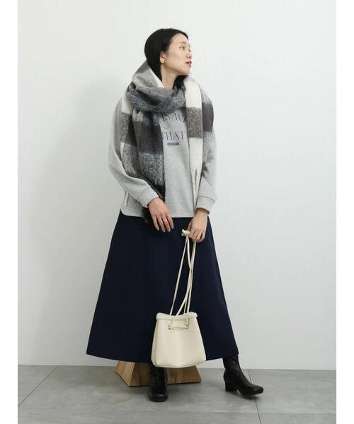 Samansa Mos2 blue（サマンサモスモスブルー）の「アソートフリンジボリュームマフラー（ストール/ショール・レディース・ブルー/チャコールグレー/サックスブルー/キナリ・F）」の12枚目の写真