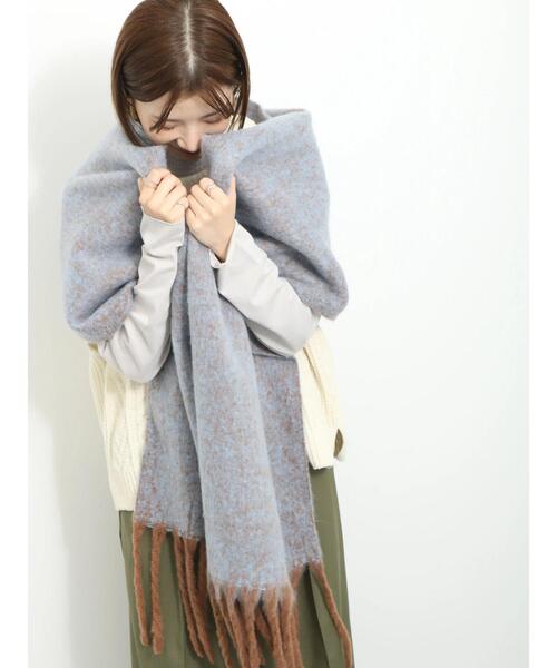 Samansa Mos2 blue（サマンサモスモスブルー）の「アソートフリンジボリュームマフラー（ストール/ショール・レディース・ブルー/チャコールグレー/サックスブルー/キナリ・F）」の16枚目の写真