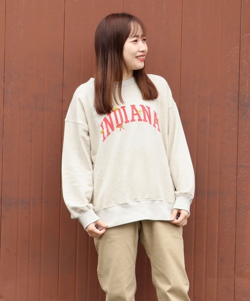 KRIFF MAYER Lady's Collection(クリフメイヤーレディースコレクション)の「のび~る小花刺繍クルー(スウェット・レディース・レッド/グレー/オートミール/カラフル/ネイビー・MEDIUM/LARGE)」の4枚目の写真