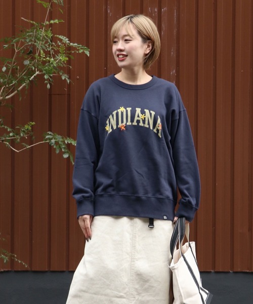 KRIFF MAYER Lady's Collection(クリフメイヤーレディースコレクション)の「のび~る小花刺繍クルー(スウェット・レディース・レッド/グレー/オートミール/カラフル/ネイビー・MEDIUM/LARGE)」の1枚目の写真