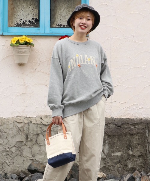 KRIFF MAYER Lady's Collection(クリフメイヤーレディースコレクション)の「のび~る小花刺繍クルー(スウェット・レディース・レッド/グレー/オートミール/カラフル/ネイビー・MEDIUM/LARGE)」の3枚目の写真