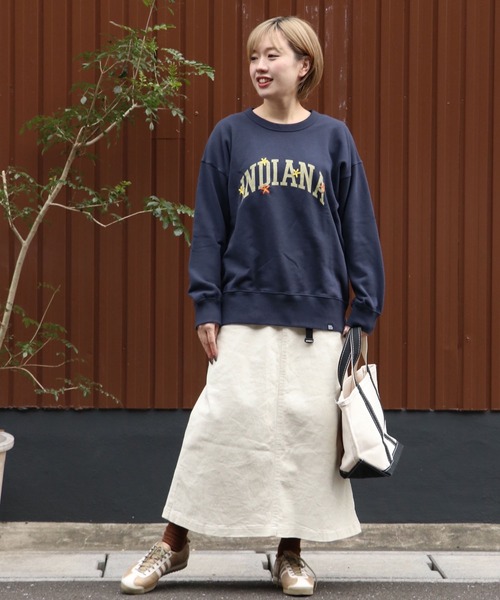 KRIFF MAYER Lady's Collection(クリフメイヤーレディースコレクション)の「のび~る小花刺繍クルー(スウェット・レディース・レッド/グレー/オートミール/カラフル/ネイビー・MEDIUM/LARGE)」の11枚目の写真