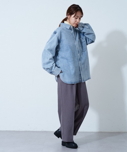 COLONY 2139（コロニートゥーワンスリーナイン）の「デニム長袖オーバーシャツ（シャツ/ブラウス・レディース・ブルー/サックスブルー/ライトグレー・FREE）」の13枚目の写真