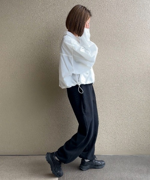 feepur by saya（フェピュールバイサヤ）の「ナイロンショートブルゾン（ナイロンジャケット・レディース・ブラック/アイボリー/カーキ・MEDIUM）」の4枚目の写真