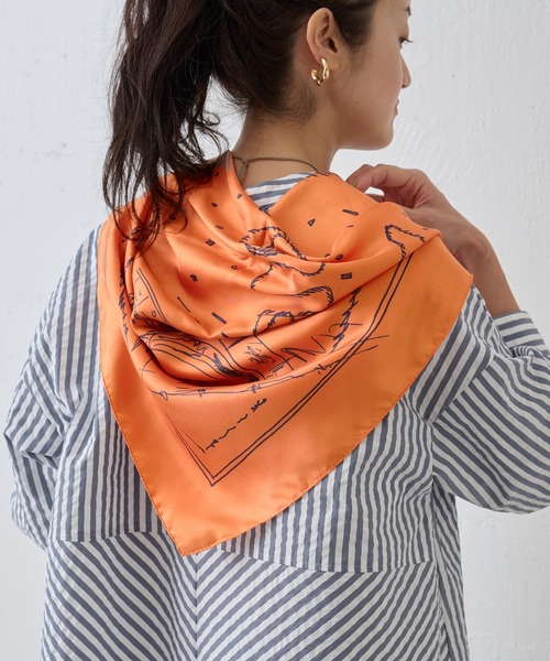 BEARDSLEY（ビアズリー）の「シルクスカーフ（パリ柄）（バンダナ/スカーフ・レディース・オレンジ/ベージュ・FREE）」の11枚目の写真