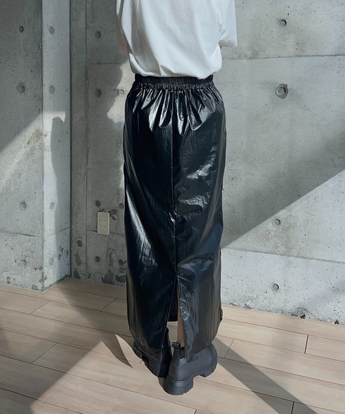 y/m by RIKA（イムバイリカ）の「メタリックタフタラインスカート（スカート・レディース・ブラック/シルバー・FREE）」の5枚目の写真